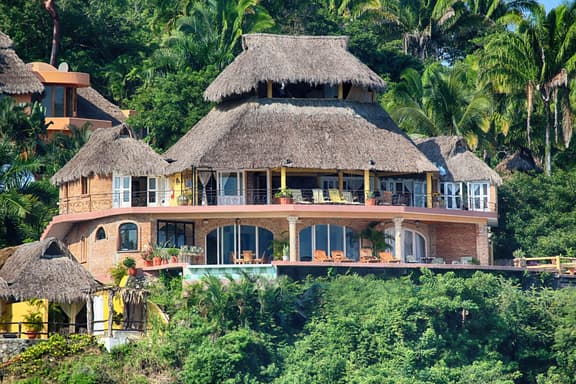 La Gran Villa: Weddings, Retreats, Groups & Celebrations | 8 Bedrooms | Sleeps 16 - Image 1